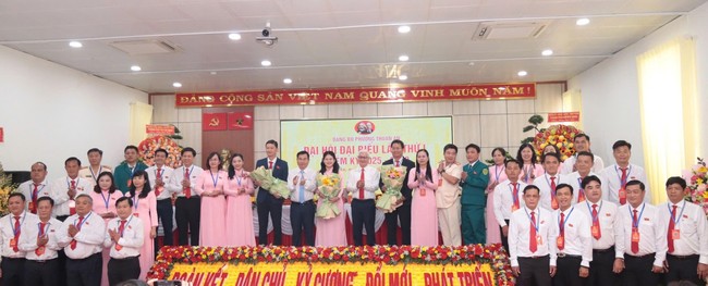 Bà Trần Thị Diễm Trinh giữ chức Bí thư đảng ủy phường Thuận An , TP HCM - Ảnh 2.