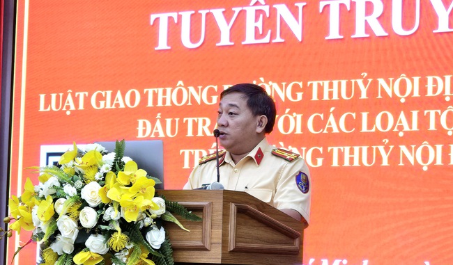 Cảnh sát giao thông TP HCM lưu ý các hành vi bị cấm trên đường thủy nội địa- Ảnh 1. Cảnh sát giao thông TP HCM lưu ý các hành vi bị cấm trên đường thủy nội địa- Ảnh 1.