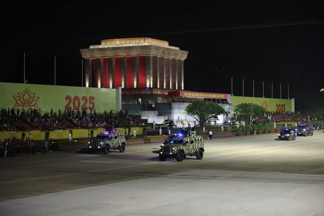 Dàn xe pháo quân sự, đặc chủng công an gây chú ý trong hợp luyện diễu binh- Ảnh 27. Dàn xe pháo quân sự, đặc chủng công an gây chú ý trong hợp luyện diễu binh- Ảnh 27.