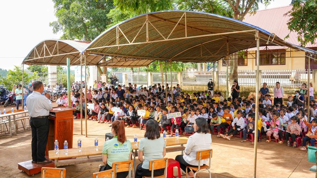 Chở nắng lên non – Cùng em đến trường- Ảnh 2. Chở nắng lên non – Cùng em đến trường- Ảnh 2.