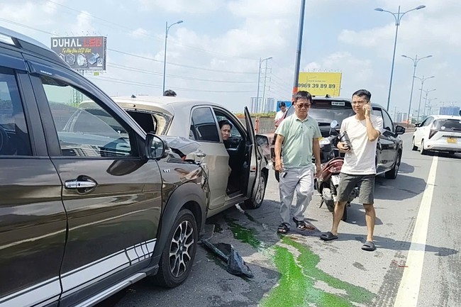 TP HCM: Tai nạn liên hoàn 5 ô tô trên cầu Rạch Chiếc- Ảnh 1.
