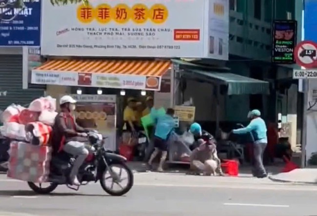 TP HCM: Tạm giữ 5 người đánh nhau trước quán trà sữa- Ảnh 1.