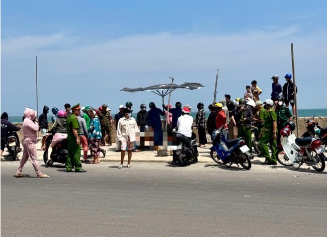 Phát hiện thi thể trôi dạt ở kè biển Phan Thiết- Ảnh 1.