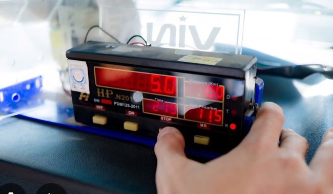 Tài xế taxi thu không đúng giá cước có thể bị phạt 8-10 triệu đồng- Ảnh 1. Tài xế taxi thu không đúng giá cước có thể bị phạt 8-10 triệu đồng- Ảnh 1.