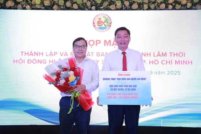 20 suất "Học bổng Báo Người Lao Động" tặng học sinh Duy Xuyên vượt khó, học giỏi- Ảnh 2. 20 suất "Học bổng Báo Người Lao Động" tặng học sinh Duy Xuyên vượt khó, học giỏi- Ảnh 2.