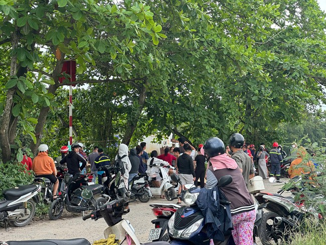 Thi thể nam sinh dưới chân cầu ở TP HCM- Ảnh 1. Thi thể nam sinh dưới chân cầu ở TP HCM- Ảnh 1.