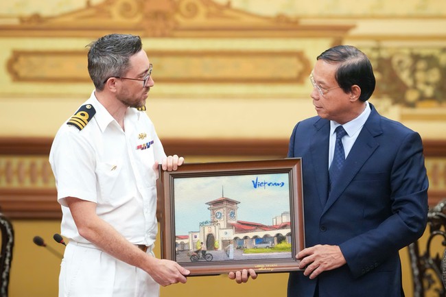 Tàu Hải quân Anh HMS Richmond trở lại Việt Nam- Ảnh 6. Tàu Hải quân Anh HMS Richmond trở lại Việt Nam- Ảnh 6.