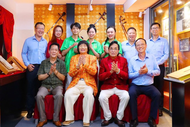 Minh Vương, Thanh Tuấn trút hết nỗi niềm với 3 thí sinh chung kết xếp hạng "Chuông vàng vọng cổ"- Ảnh 6. Minh Vương, Thanh Tuấn trút hết nỗi niềm với 3 thí sinh chung kết xếp hạng "Chuông vàng vọng cổ"- Ảnh 6.