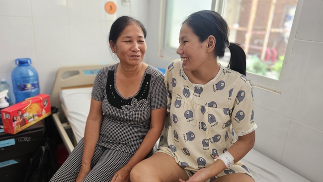 Ghép bàn tay vào chân cho cô gái 18 tuổi mang song thai để chờ ngày nối lại- Ảnh 3.