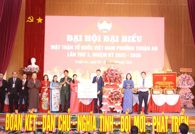 MTTQ Việt Nam TP HCM trao tặng phường Thuận An công trình an sinh xã hội 200 triệu đồng- Ảnh 3.