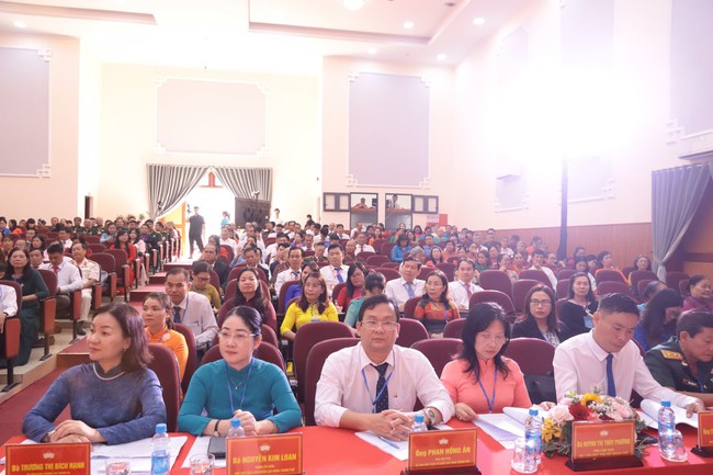 MTTQ Việt Nam TP HCM trao tặng phường Thuận An công trình an sinh xã hội 200 triệu đồng- Ảnh 1.