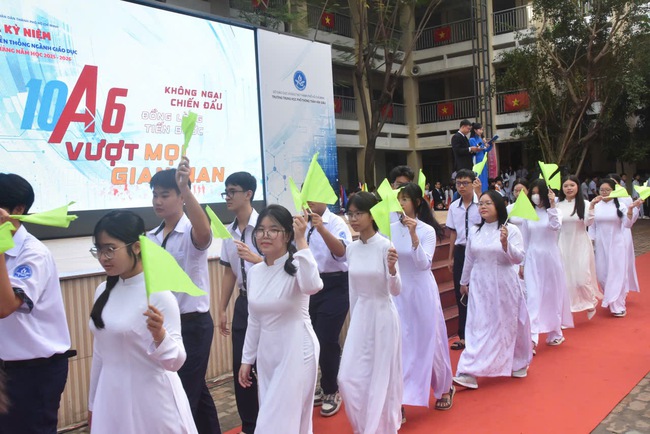 Nhiều cảm xúc trong ngày khai giảng đặc biệt của học sinh đầu cấp- Ảnh 16.