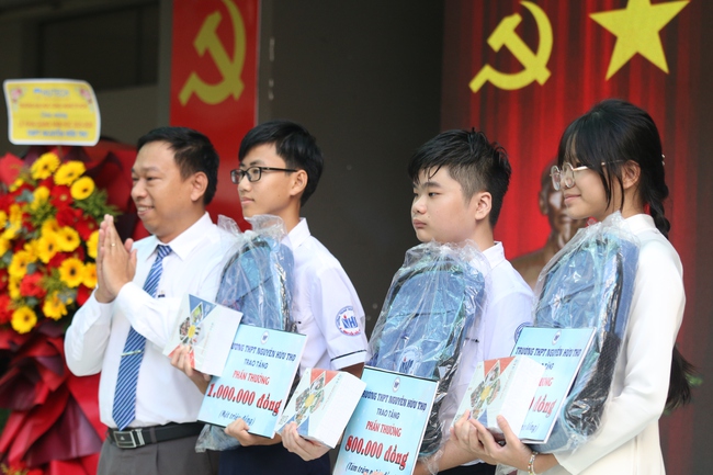 Nhiều cảm xúc trong ngày khai giảng đặc biệt của học sinh đầu cấp- Ảnh 13.