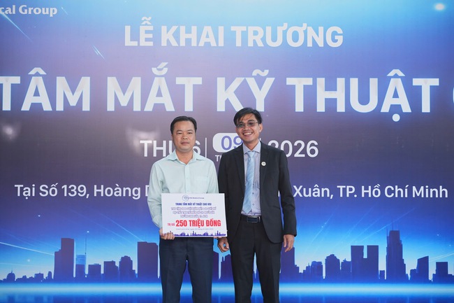 Trung tâm Mắt Kỹ thuật cao VISI tài trợ khám và phẫu
thuật mắt 700 triệu đồng - Ảnh 1.