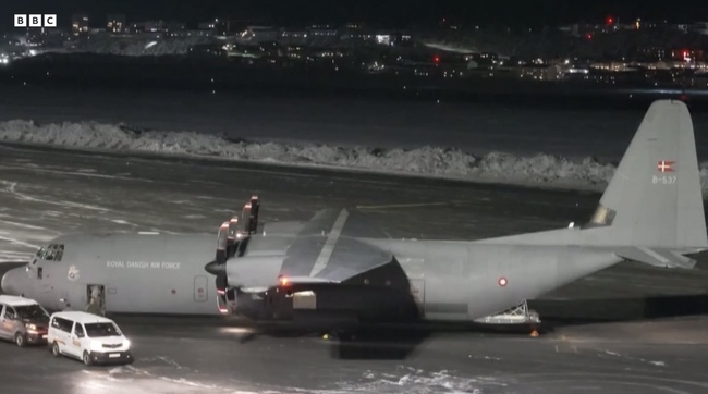 Những binh sĩ NATO đầu ti&ecirc;n đặt ch&acirc;n l&ecirc;n Greenland - Ảnh 5.