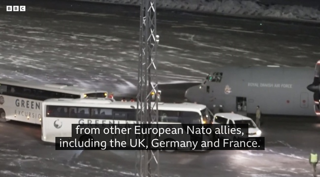 Những binh sĩ NATO đầu ti&ecirc;n đặt ch&acirc;n l&ecirc;n Greenland - Ảnh 6.