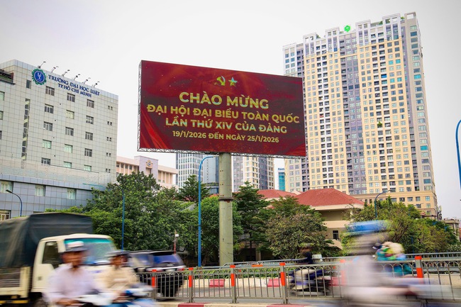 TPHCM rực rỡ cờ hoa, h&acirc;n hoan hướng về Đại hội XIV của Đảng - Ảnh 4.