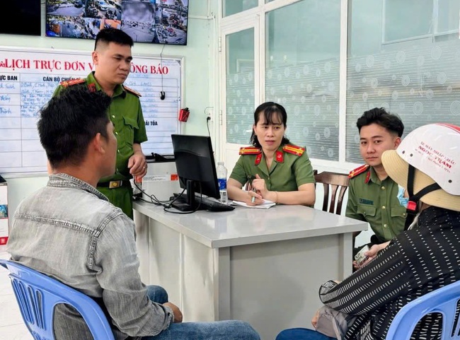 Nhờ nh&acirc;n vi&ecirc;n ng&acirc;n h&agrave;ng tinh &yacute;, cụ b&agrave; kh&ocirc;ng bị mất 80 triệu đồng - Ảnh 1.