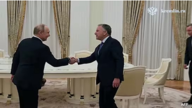 Tổng thống Putin gặp 3
đặc ph&aacute;i vi&ecirc;n  - Ảnh 1.