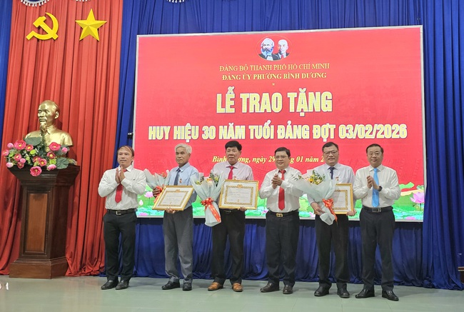 Nhiều hoạt động phường B&igrave;nh Dương kỷ niệm 96 năm Ng&agrave;y th&agrave;nh lập Đảng Cộng sản Việt Nam - Ảnh 2.