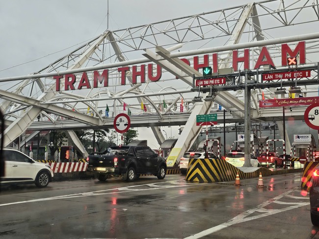 &Ugrave;n tắc k&eacute;o d&agrave;i tại khu vực Đ&egrave;o Cả - Ảnh 3.