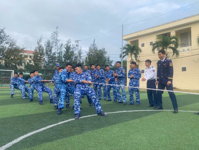 V&ugrave;ng Cảnh s&aacute;t biển 2 s&ocirc;i nổi hoạt động mừng Xu&acirc;n B&iacute;nh Ngọ 2026 - Ảnh 3.