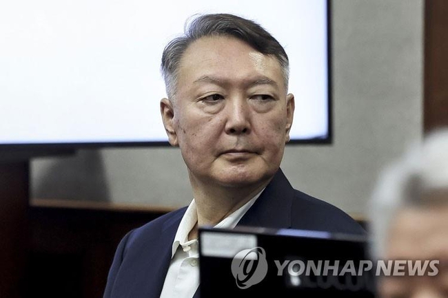 Cựu Tổng thống H&agrave;n Quốc Yoon Suk-yeol bị tuy&ecirc;n &aacute;n t&ugrave; chung th&acirc;n - Ảnh 2.