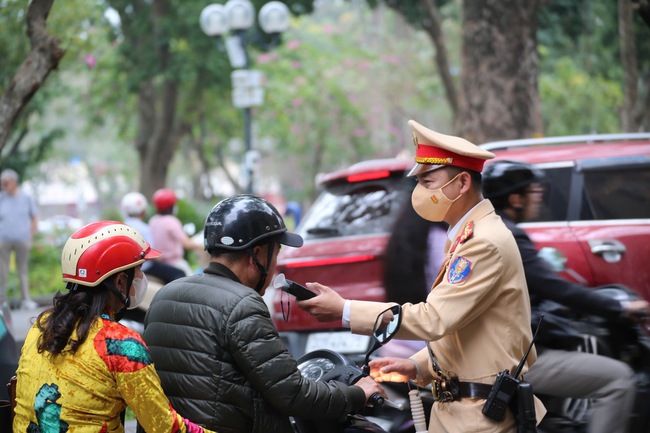 Ng&agrave;y m&ugrave;ng 4 Tết B&iacute;nh Ngọ 2026, CSGT xử l&yacute; 3.473 trường hợp vi phạm nồng độ cồn - Ảnh 1.