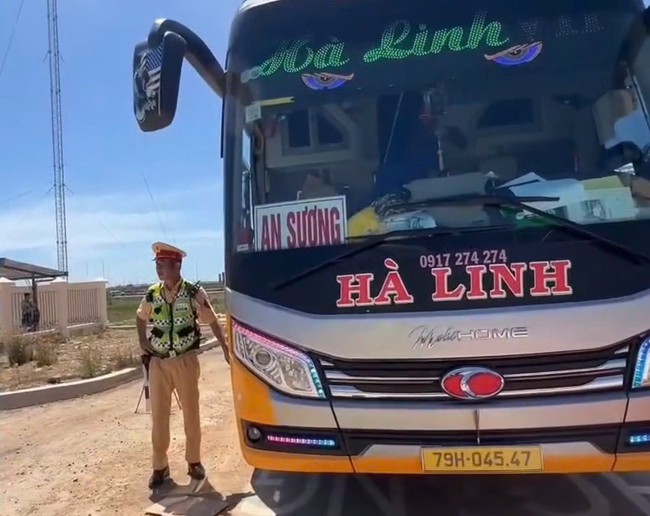 Tin nhắn Zalo của người d&acirc;n gi&uacute;p CSGT ph&aacute;t hiện xe giường nằm nhồi nh&eacute;t tr&ecirc;n cao tốc - Ảnh 1.