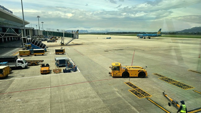 Đường băng s&acirc;n bay Đ&agrave; Nẵng tạm ngưng v&igrave; flycam bay tr&aacute;i ph&eacute;p - Ảnh 1.