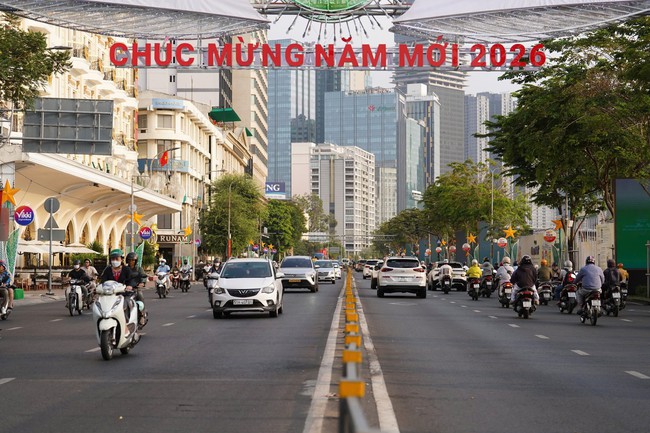Người d&acirc;n trở lại TPHCM đi học, đi l&agrave;m sau kỳ nghỉ Tết - Ảnh 4.