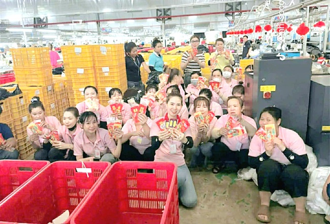 H&igrave;nh ảnh c&ocirc;ng nh&acirc;n ở thủ phủ c&ocirc;ng nghiệp phấn khởi ng&agrave;y đầu năm mới - Ảnh 4.