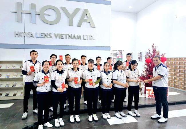 H&igrave;nh ảnh c&ocirc;ng nh&acirc;n ở thủ phủ c&ocirc;ng nghiệp phấn khởi ng&agrave;y đầu năm mới - Ảnh 1.