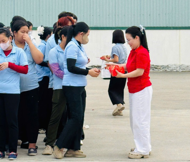 H&igrave;nh ảnh c&ocirc;ng nh&acirc;n ở thủ phủ c&ocirc;ng nghiệp phấn khởi ng&agrave;y đầu năm mới - Ảnh 3.