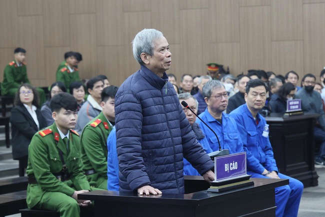 Cựu Tổng gi&aacute;m đốc VICEM Nguyễn Ngọc Anh lĩnh &aacute;n 15 năm t&ugrave;  - Ảnh 2.