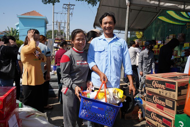 TPHCM ra mắt điểm ph&uacute;c lợi C&ocirc;ng đo&agrave;n phục vụ c&ocirc;ng nh&acirc;n lao động - Ảnh 3.