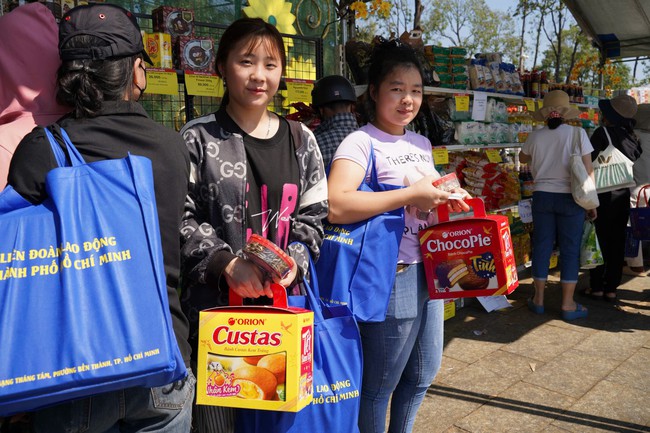 TPHCM ra mắt điểm ph&uacute;c lợi C&ocirc;ng đo&agrave;n phục vụ c&ocirc;ng nh&acirc;n lao động - Ảnh 6.