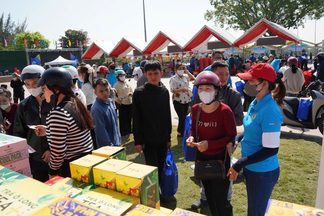 TPHCM ra mắt điểm ph&uacute;c lợi C&ocirc;ng đo&agrave;n phục vụ c&ocirc;ng nh&acirc;n lao động - Ảnh 4.