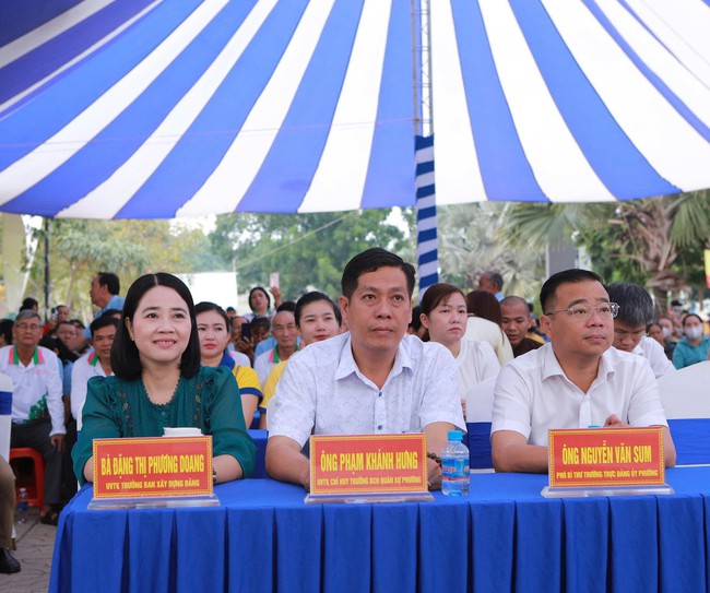 Trao qu&agrave; Tết cho người ngh&egrave;o tại phường B&igrave;nh Dương: 750 Phần qu&agrave; &yacute; nghĩa năm 2026 - Ảnh 3.