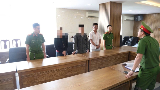 Triệt ph&aacute; đường d&acirc;y sơn JOTUN giả lớn nhất Đ&agrave; Nẵng, thu giữ hơn 5 tấn h&agrave;ng - Ảnh 1.