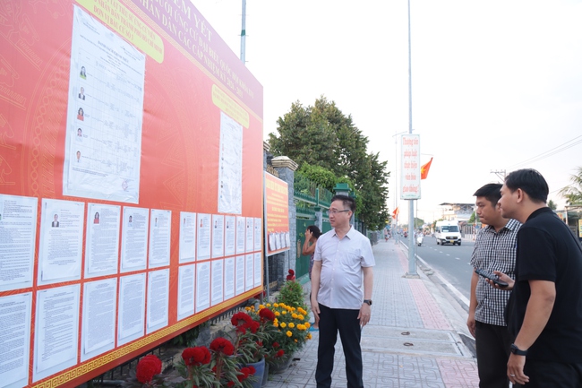 Ph&oacute; B&iacute; thư TPHCM Đặng Minh Th&ocirc;ng kiểm tra c&ocirc;ng t&aacute;c bầu cử năm 2026 - Ảnh 1.
