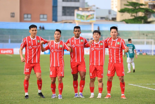 Xu&acirc;n Trường tỏa s&aacute;ng, Đồng Nai thắng Kh&aacute;nh H&ograve;a 2-0 x&acirc;y chắc ng&ocirc;i đầu - Ảnh 2.