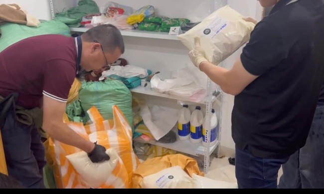 Thủ đoạn tinh vi của cặp vợ chồng 9X n&uacute;p b&oacute;ng kinh doanh quần &aacute;o ở Đ&agrave; Nẵng - Ảnh 2.