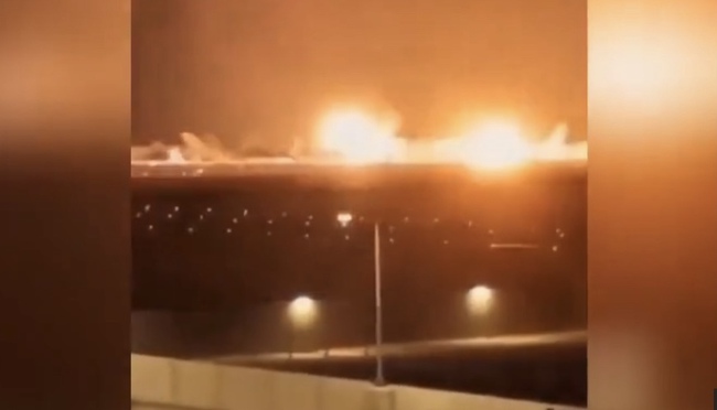 Iran đồng loạt tấn c&ocirc;ng Qatar, Ả Rập Saudi, Israel, gi&aacute; dầu chạm mốc 110 USD/th&ugrave;ng - Ảnh 1.