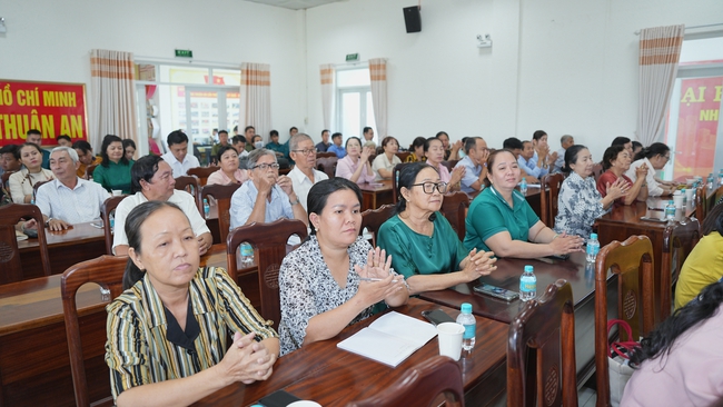 Ph&oacute; B&iacute; thư th&agrave;nh ủy V&otilde; Văn Minh tiếp x&uacute;c cử tri tại phường Thuận An 2026 - Ảnh 3.