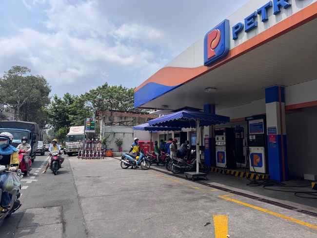 Áp lực tăng giá xăng dầu - Ảnh 1.