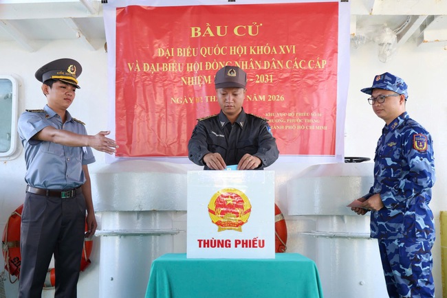 T&agrave;u KN - 260 ho&agrave;n th&agrave;nh nhiệm vụ bầu cử sớm cho cử tri tr&ecirc;n biển 2026 - Ảnh 3.