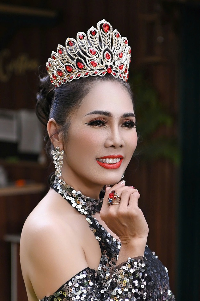 Á hậu Thùy Linh ngồi “ghế nóng” cuộc thi sân khấu điện ảnh - Ảnh 1.