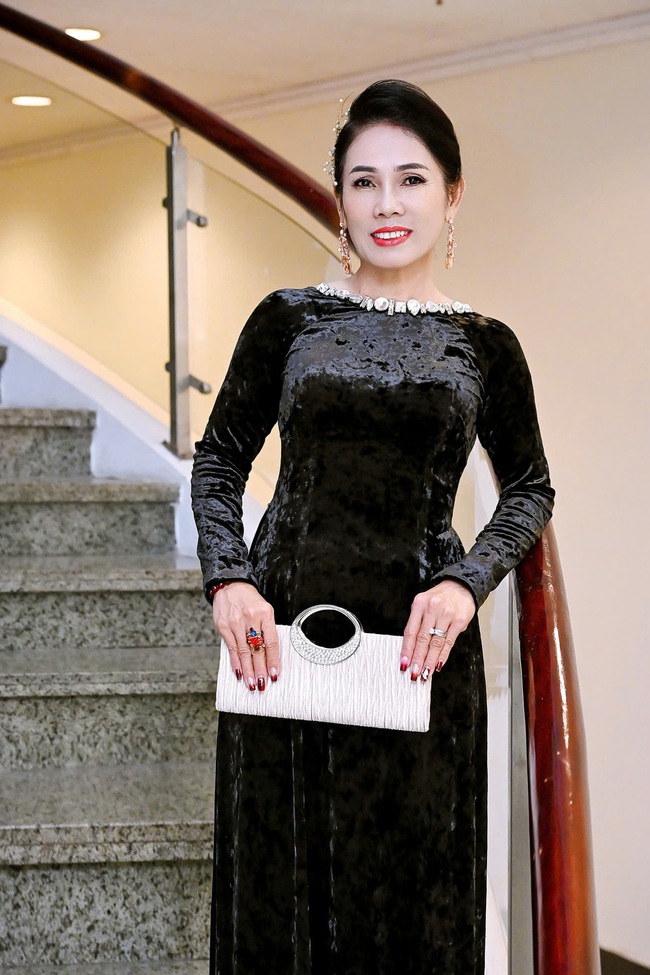 Á hậu Thùy Linh ngồi “ghế nóng” cuộc thi sân khấu điện ảnh - Ảnh 4.