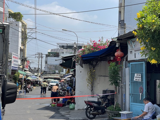 Vụ ch&aacute;y nh&agrave; trọ ở TPHCM: 2 Người chết , 5 người bị thương trong thảm kịch - Ảnh 1.